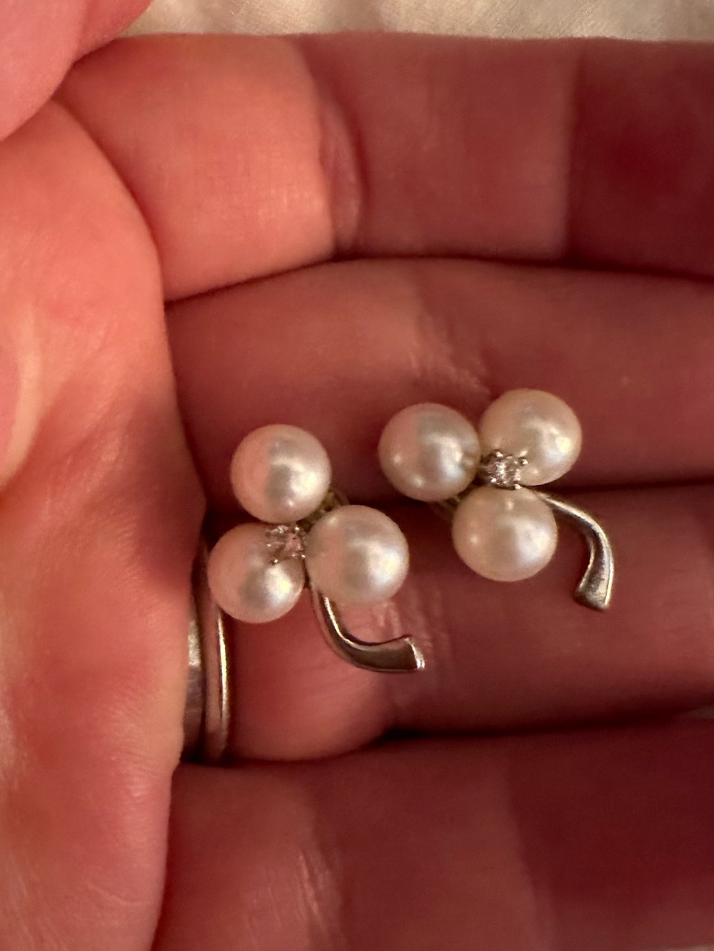 Classic Pearl Clover Earrings with little diamond - sterling silver
